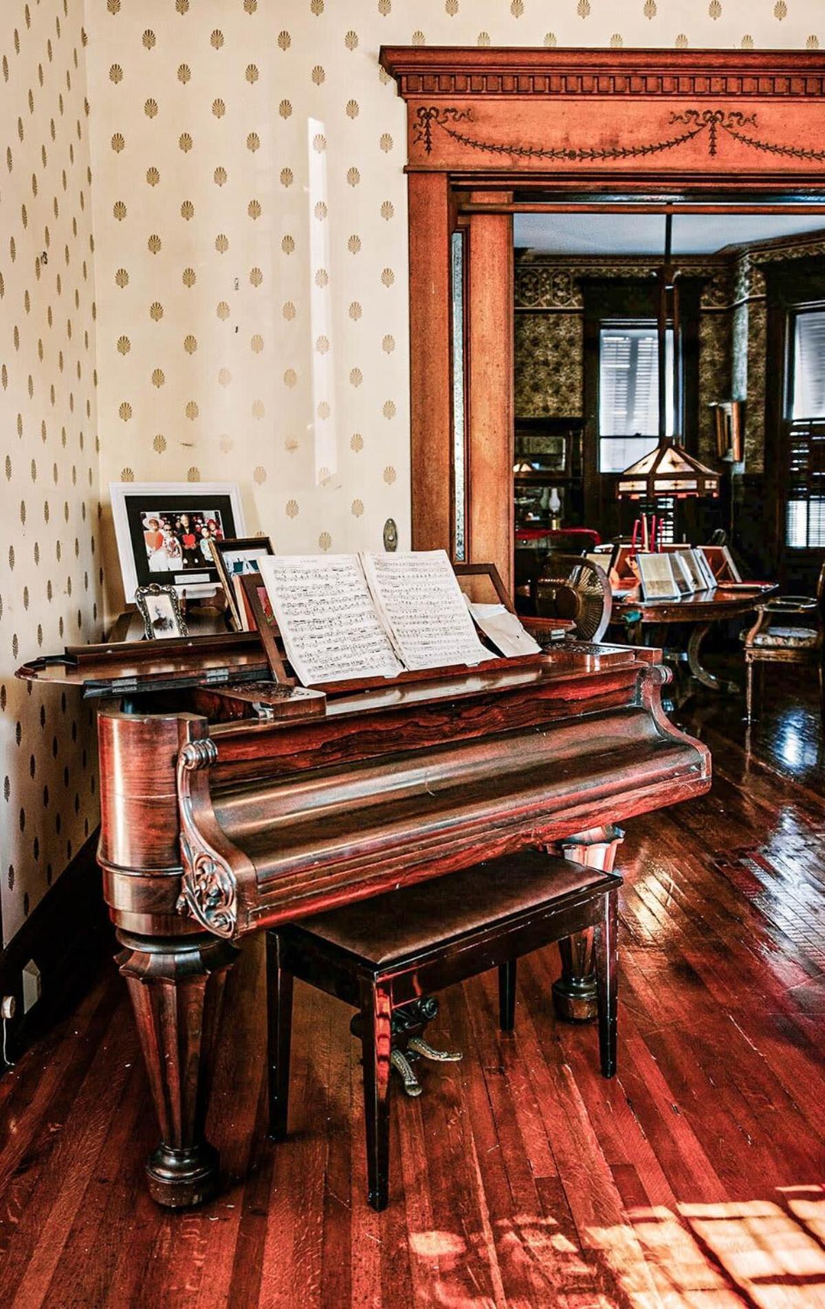 Classic King With Balcony At Curry Mansion คีย์เวสต์ ภายนอก รูปภาพ