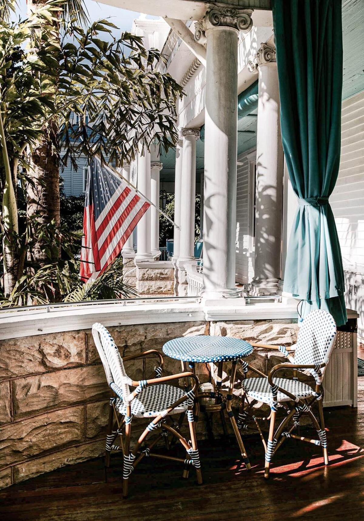 Classic King With Balcony At Curry Mansion คีย์เวสต์ ภายนอก รูปภาพ