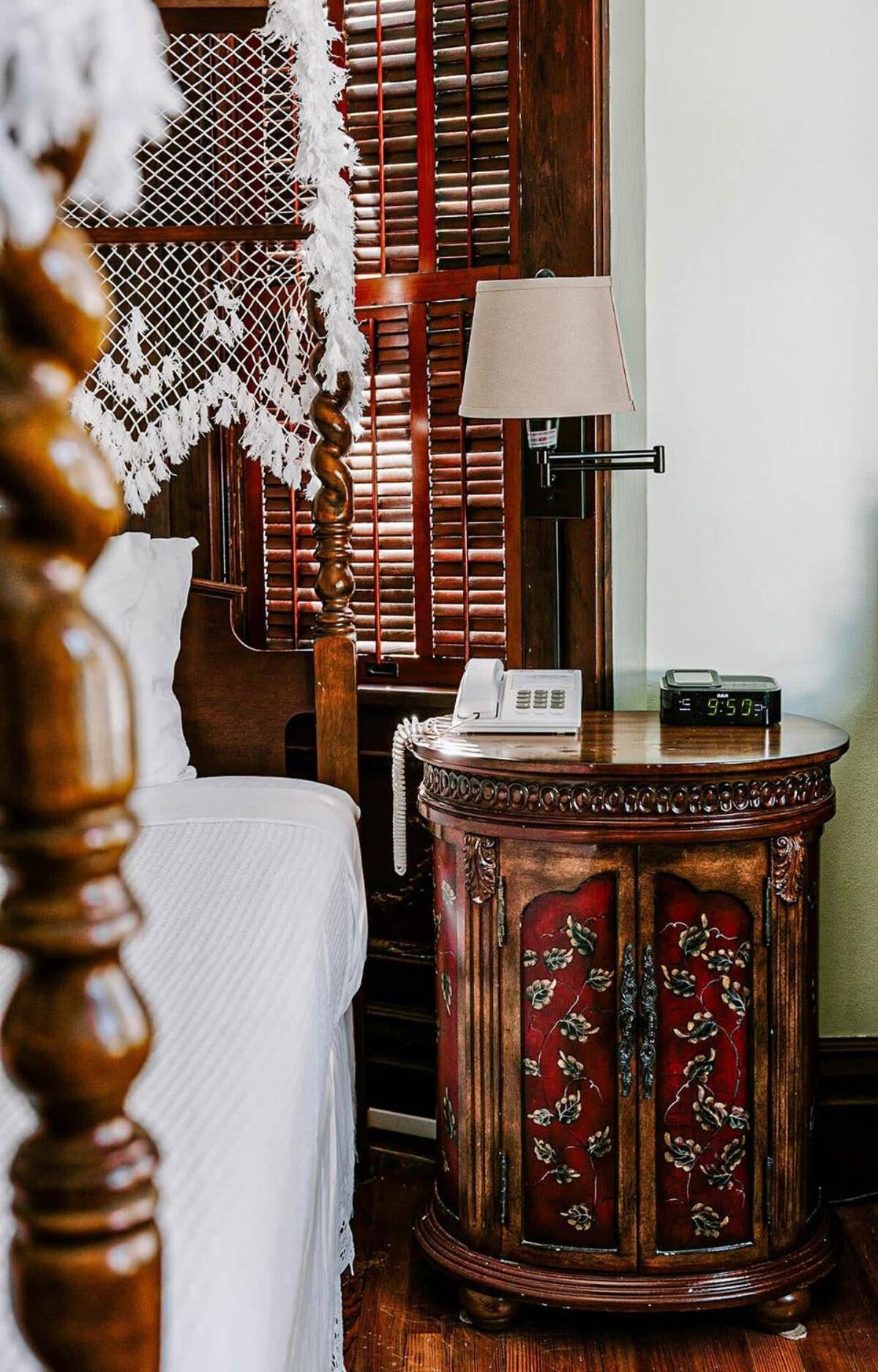 Classic King With Balcony At Curry Mansion คีย์เวสต์ ภายนอก รูปภาพ